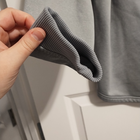 🟢3/$11 Under Armour Gray Pullover - Picture 7 of 8